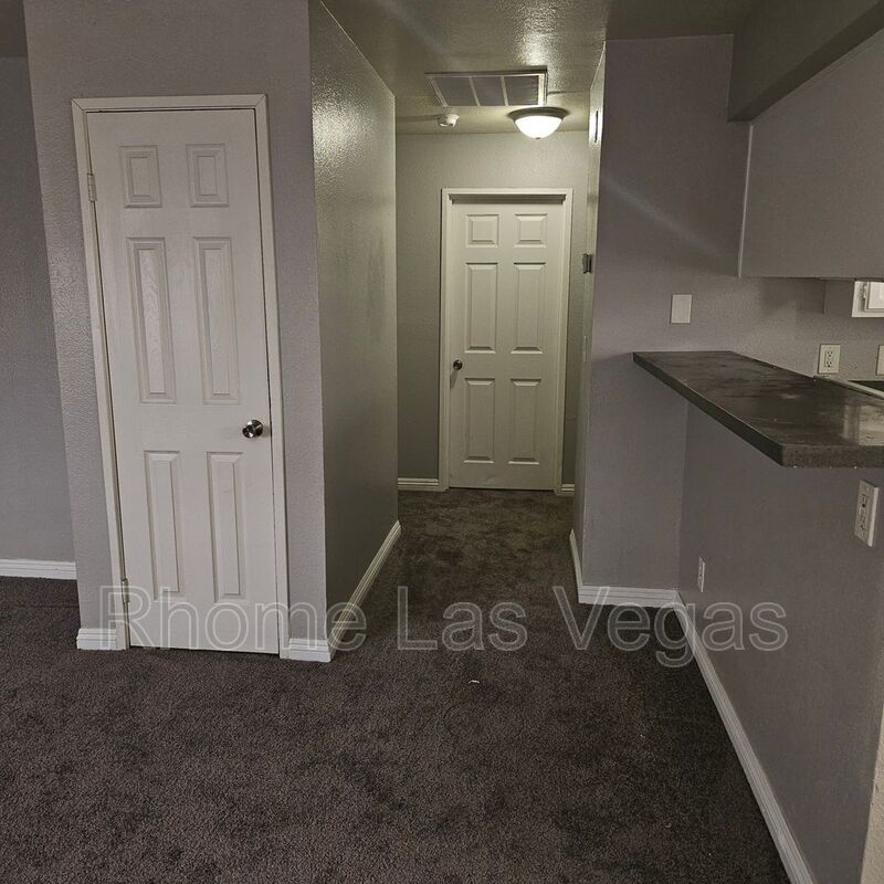 Section 8 Accepted! Spacious & Upgraded 3BR/2BA Apartment – property image
