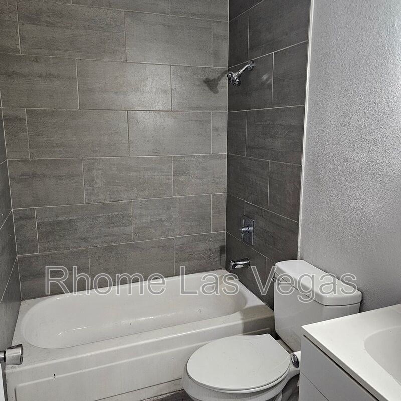 Section 8 Accepted! Spacious & Upgraded 3BR/2BA Apartment – property image