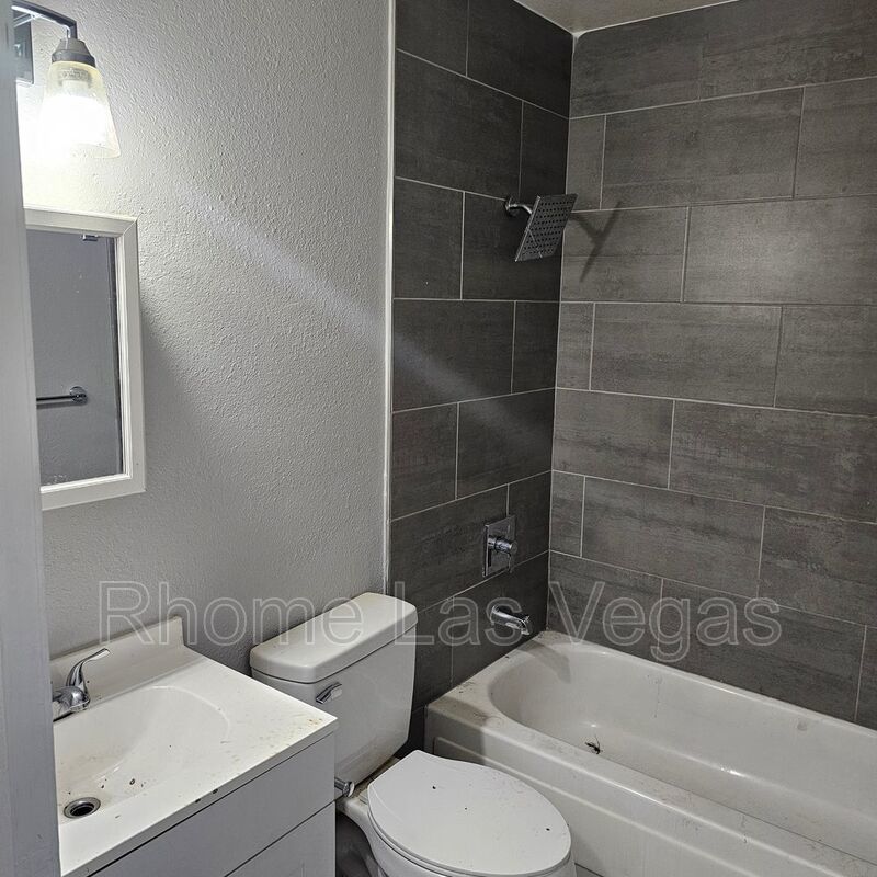 Section 8 Accepted! Spacious & Upgraded 3BR/2BA Apartment – property image