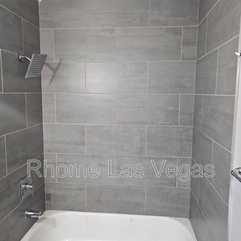 Section 8 Accepted! Spacious & Upgraded 3BR/2BA Apartment – property image