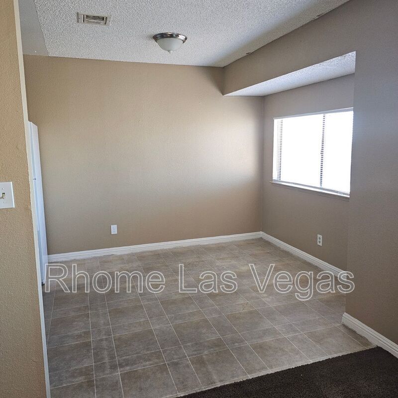 Bright & Airy 2-Bed, 2-Bath Unit with Balcony Views – Housing Vouchers Welcome! property image
