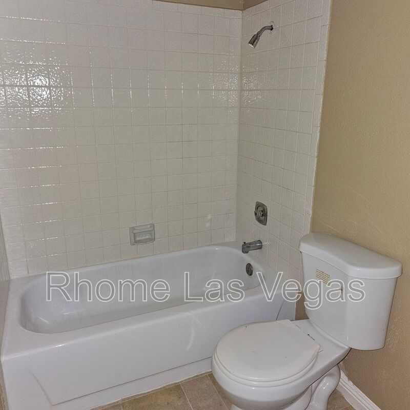 Bright & Airy 2-Bed, 2-Bath Unit with Balcony Views – Housing Vouchers Welcome! property image