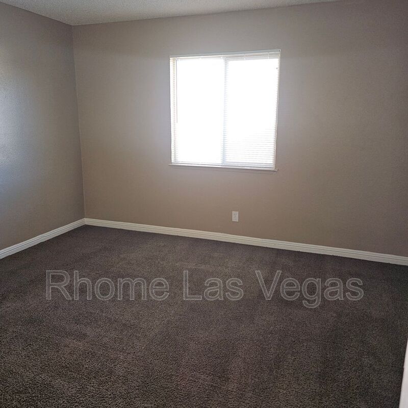 Bright & Airy 2-Bed, 2-Bath Unit with Balcony Views – Housing Vouchers Welcome! property image