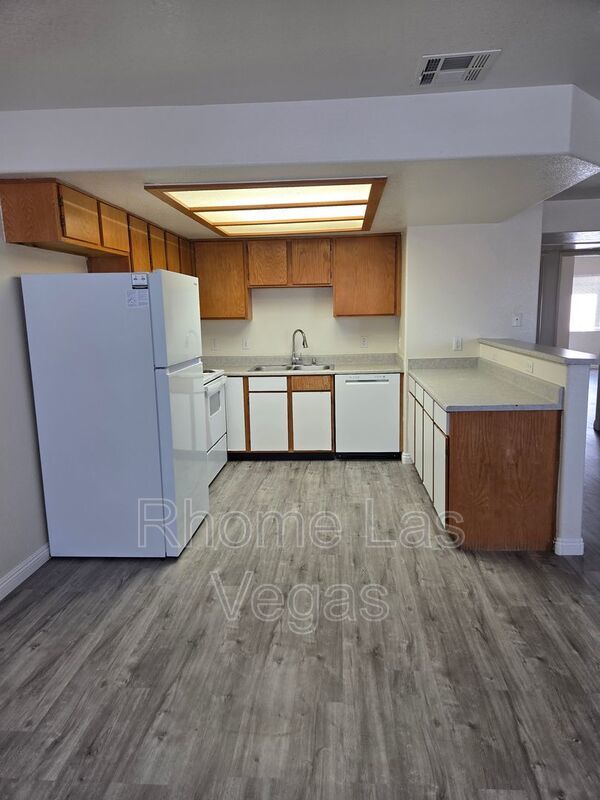 Spacious 2nd-Level 2-Bed, 2-Bath Condo – MOVE IN SPEACIAL!!! property image