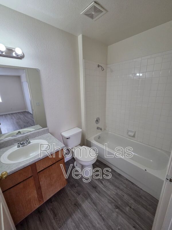 Spacious 2nd-Level 2-Bed, 2-Bath Condo – MOVE IN SPEACIAL!!! property image