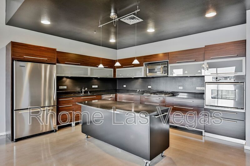 Modern Industrial Loft at Soho Lofts – 1BR/2BA High-Rise in the Arts District, City & Mountain Views! property image