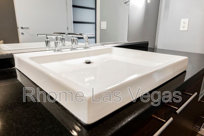 Modern Industrial Loft at Soho Lofts – 1BR/2BA High-Rise in the Arts District, City & Mountain Views! property image