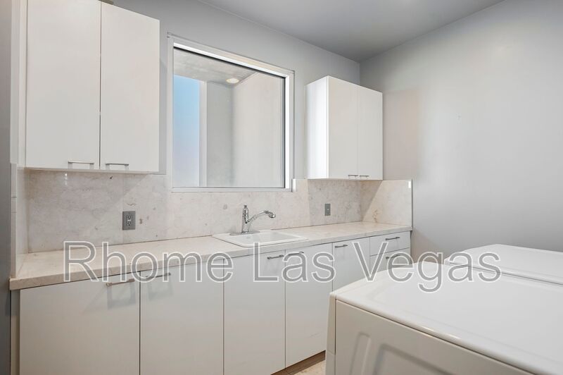Modern Industrial Loft at Soho Lofts – 1BR/2BA High-Rise in the Arts District, City & Mountain Views! property image
