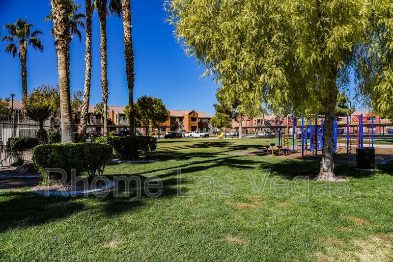 Like-New 2BR/2BA Condo in Gated Manzanita Community – Vaulted Ceilings & Fireplace! property image