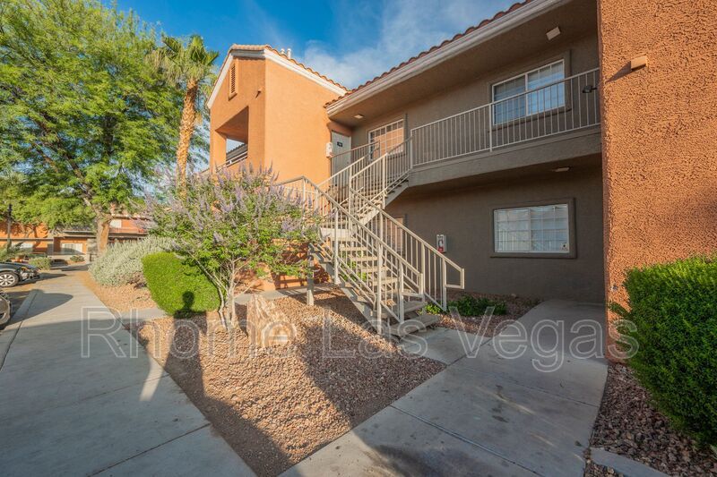 Like-New 2BR/2BA Condo in Gated Manzanita Community – Vaulted Ceilings & Fireplace! property image