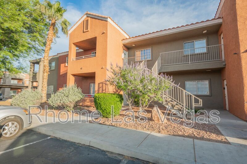 Like-New 2BR/2BA Condo in Gated Manzanita Community – Vaulted Ceilings & Fireplace! property image