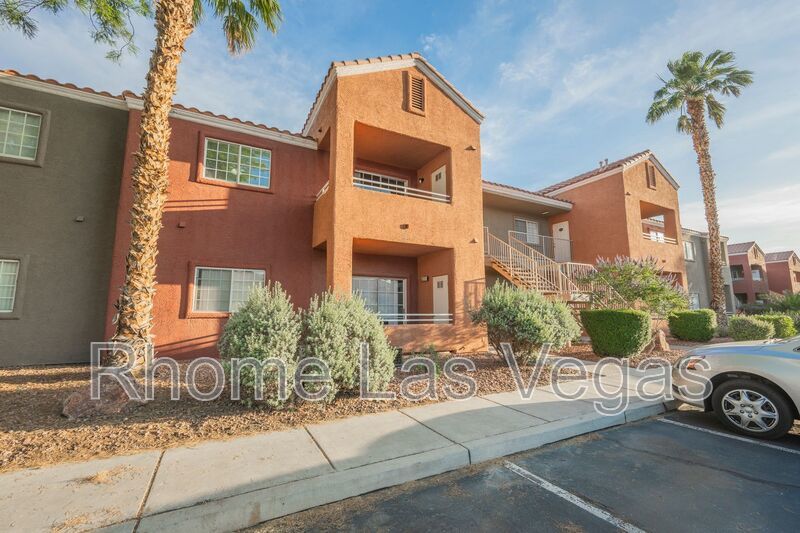 Like-New 2BR/2BA Condo in Gated Manzanita Community – Vaulted Ceilings & Fireplace! property image