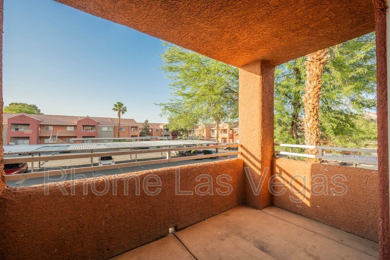 Like-New 2BR/2BA Condo in Gated Manzanita Community – Vaulted Ceilings & Fireplace! property image