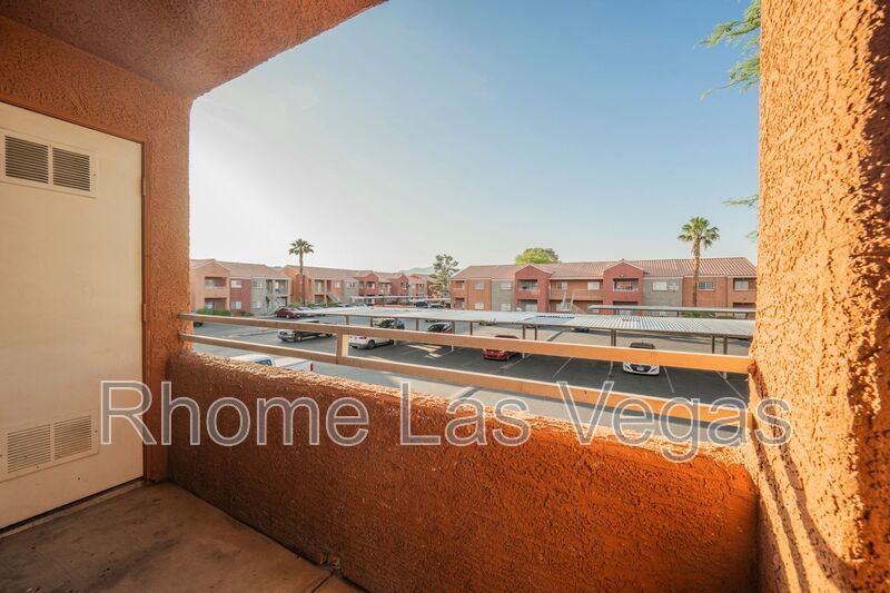 Like-New 2BR/2BA Condo in Gated Manzanita Community – Vaulted Ceilings & Fireplace! property image