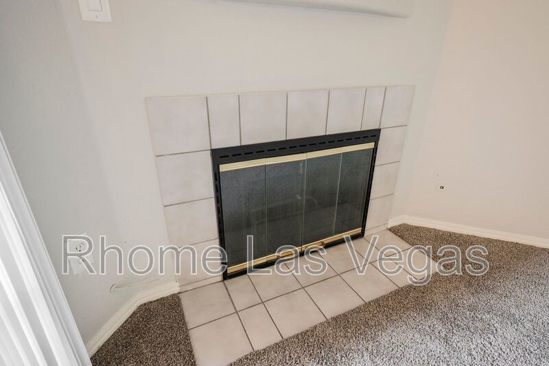 Like-New 2BR/2BA Condo in Gated Manzanita Community – Vaulted Ceilings & Fireplace! property image