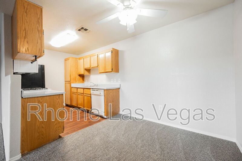 Like-New 2BR/2BA Condo in Gated Manzanita Community – Vaulted Ceilings & Fireplace! property image