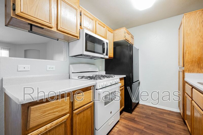 Like-New 2BR/2BA Condo in Gated Manzanita Community – Vaulted Ceilings & Fireplace! property image