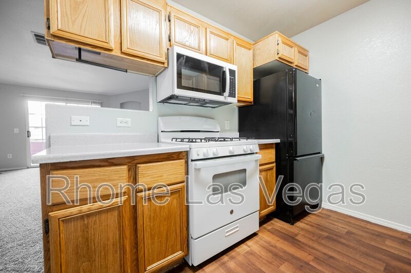 Like-New 2BR/2BA Condo in Gated Manzanita Community – Vaulted Ceilings & Fireplace! property image