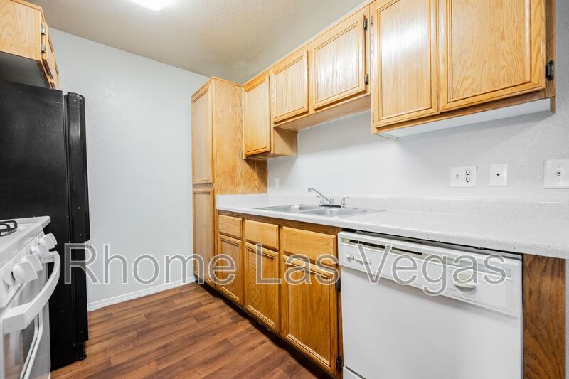 Like-New 2BR/2BA Condo in Gated Manzanita Community – Vaulted Ceilings & Fireplace! property image