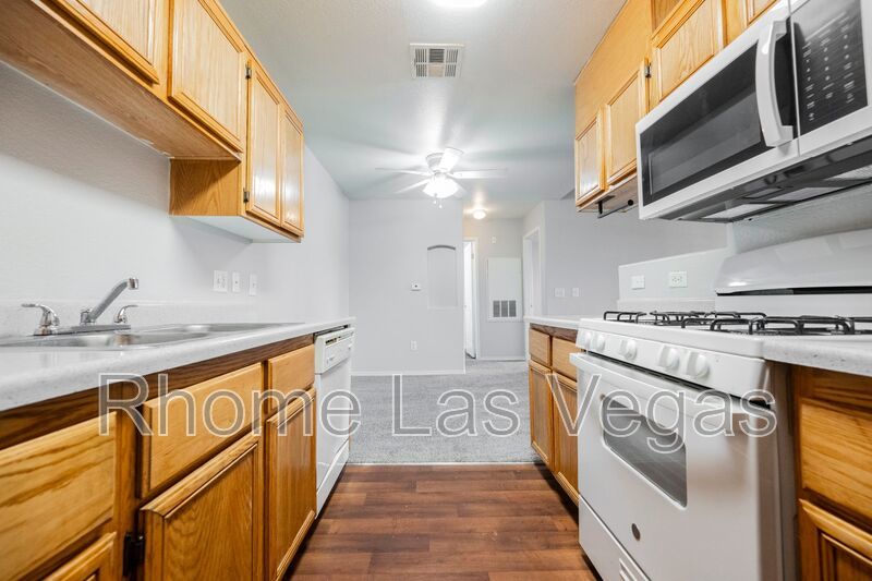 Like-New 2BR/2BA Condo in Gated Manzanita Community – Vaulted Ceilings & Fireplace! property image