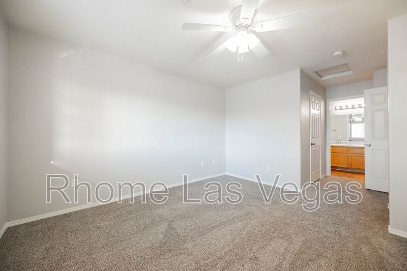 Like-New 2BR/2BA Condo in Gated Manzanita Community – Vaulted Ceilings & Fireplace! property image