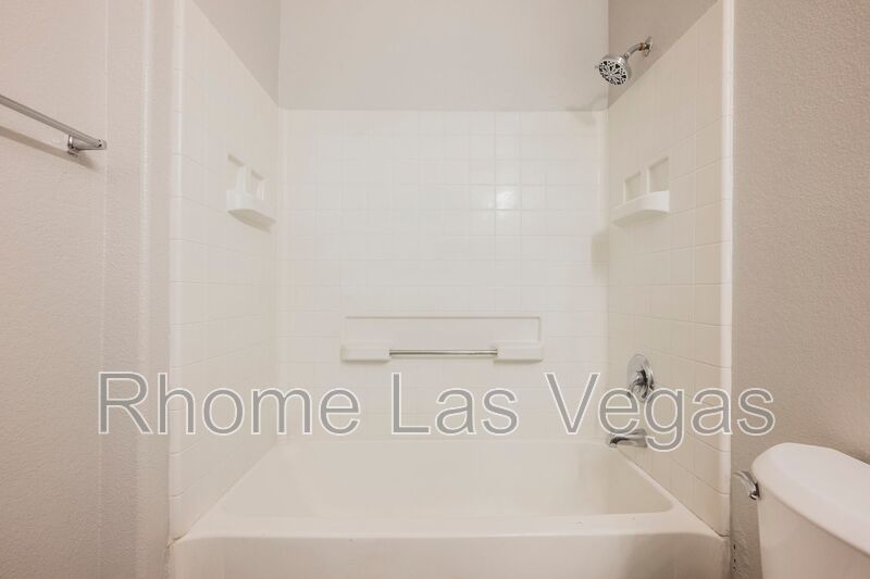 Like-New 2BR/2BA Condo in Gated Manzanita Community – Vaulted Ceilings & Fireplace! property image