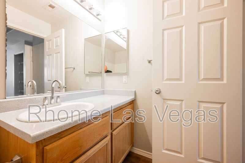 Like-New 2BR/2BA Condo in Gated Manzanita Community – Vaulted Ceilings & Fireplace! property image