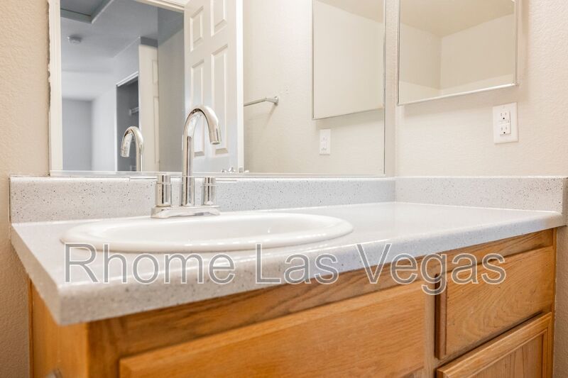 Like-New 2BR/2BA Condo in Gated Manzanita Community – Vaulted Ceilings & Fireplace! property image
