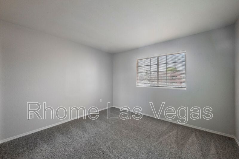 Like-New 2BR/2BA Condo in Gated Manzanita Community – Vaulted Ceilings & Fireplace! property image