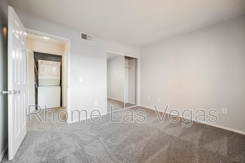 Like-New 2BR/2BA Condo in Gated Manzanita Community – Vaulted Ceilings & Fireplace! property image