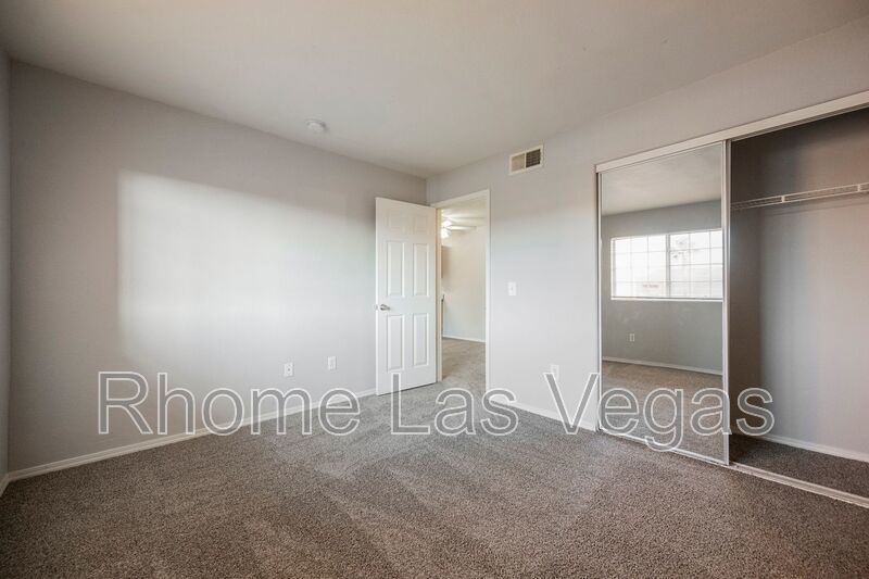 Like-New 2BR/2BA Condo in Gated Manzanita Community – Vaulted Ceilings & Fireplace! property image