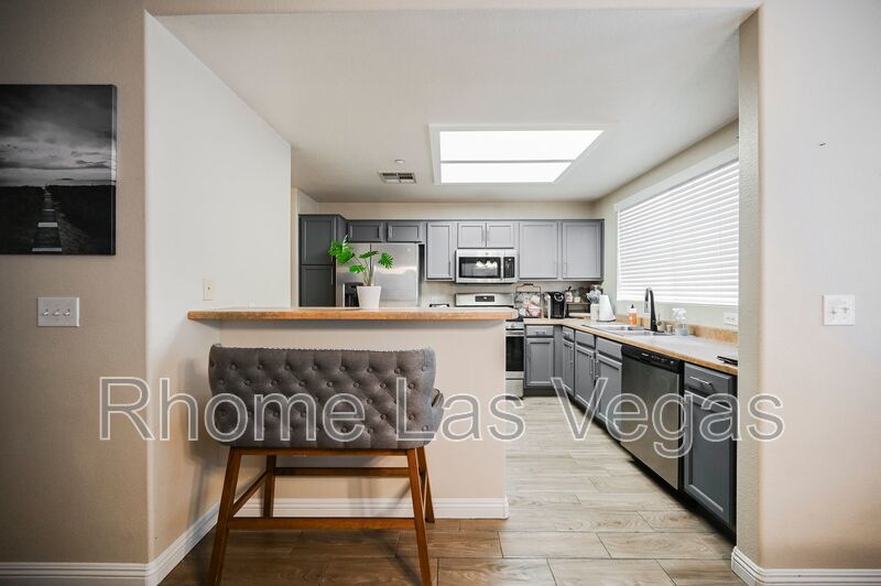 Move-In Ready 2BR/2BA Condo – Gated Pool Community, All-Inclusive Rent, Flexible Lease Terms! property image