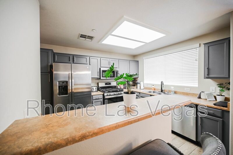 Move-In Ready 2BR/2BA Condo – Gated Pool Community, All-Inclusive Rent, Flexible Lease Terms! property image
