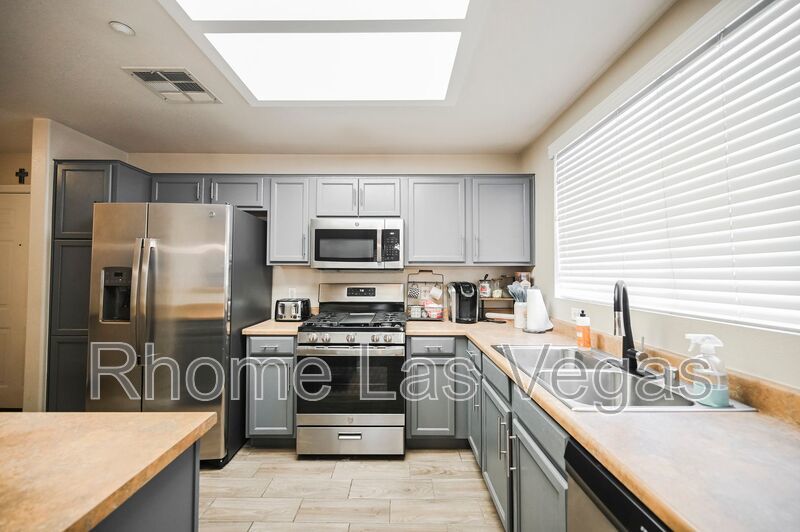 Move-In Ready 2BR/2BA Condo – Gated Pool Community, All-Inclusive Rent, Flexible Lease Terms! property image