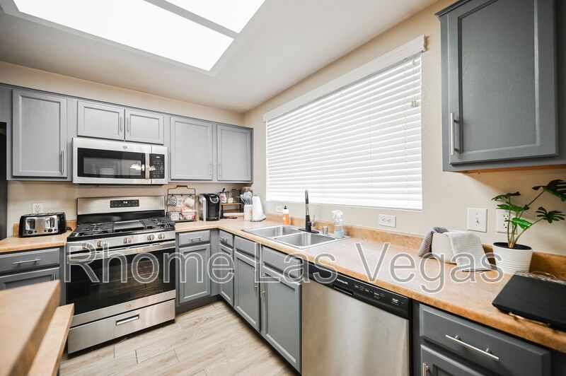 Move-In Ready 2BR/2BA Condo – Gated Pool Community, All-Inclusive Rent, Flexible Lease Terms! property image
