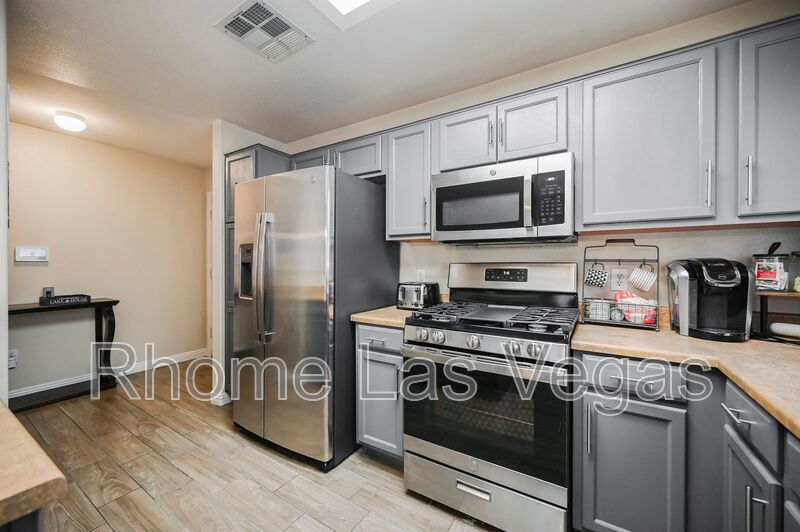 Move-In Ready 2BR/2BA Condo – Gated Pool Community, All-Inclusive Rent, Flexible Lease Terms! property image