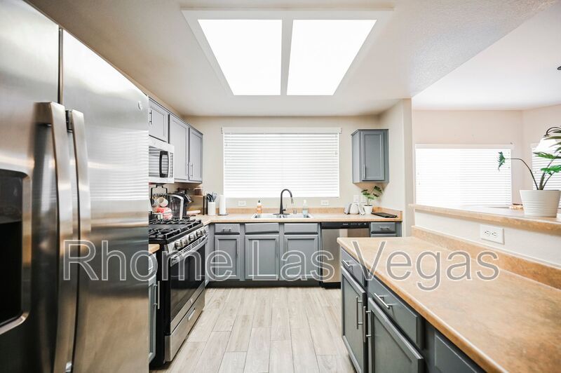 Move-In Ready 2BR/2BA Condo – Gated Pool Community, All-Inclusive Rent, Flexible Lease Terms! property image