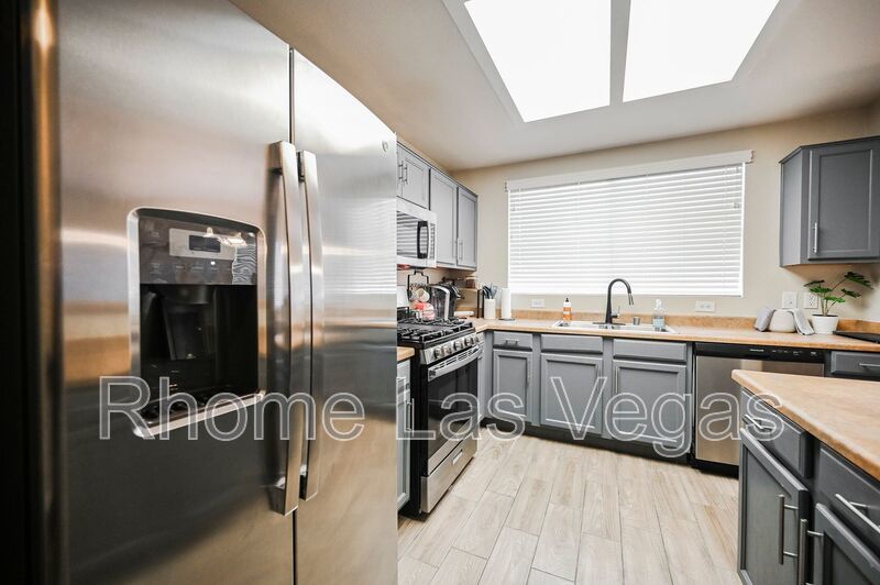 Move-In Ready 2BR/2BA Condo – Gated Pool Community, All-Inclusive Rent, Flexible Lease Terms! property image