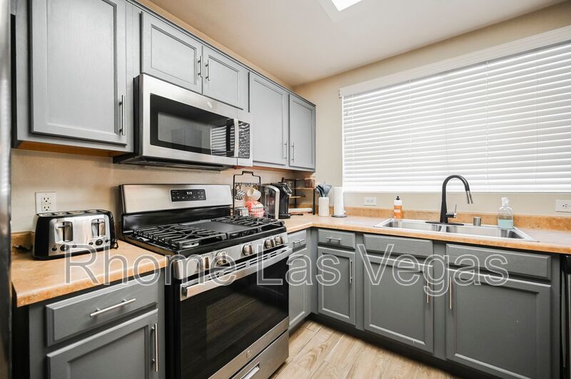 Move-In Ready 2BR/2BA Condo – Gated Pool Community, All-Inclusive Rent, Flexible Lease Terms! property image