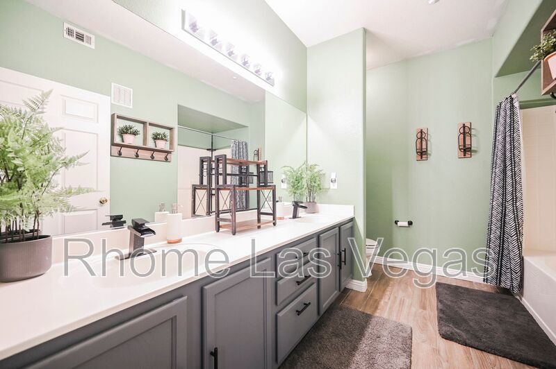 Move-In Ready 2BR/2BA Condo – Gated Pool Community, All-Inclusive Rent, Flexible Lease Terms! property image