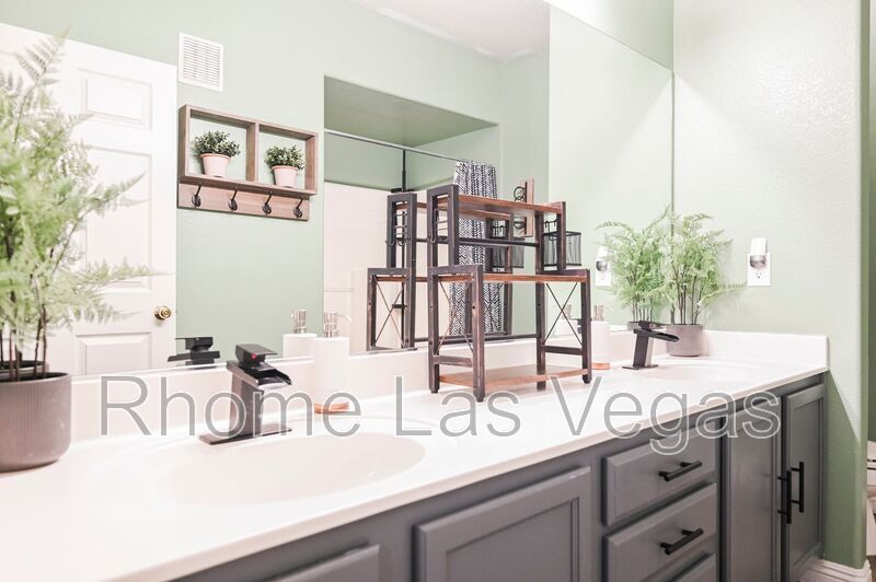 Move-In Ready 2BR/2BA Condo – Gated Pool Community, All-Inclusive Rent, Flexible Lease Terms! property image