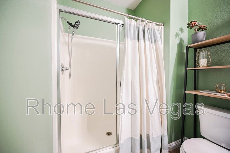 Move-In Ready 2BR/2BA Condo – Gated Pool Community, All-Inclusive Rent, Flexible Lease Terms! property image