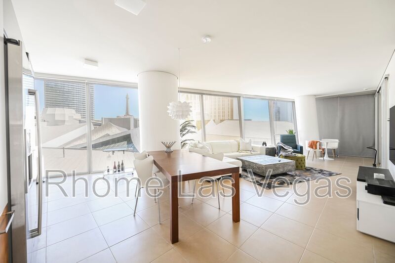 Luxury Corner Residence at Veer Towers – Fully Furnished, Turnkey, North Strip Views property image