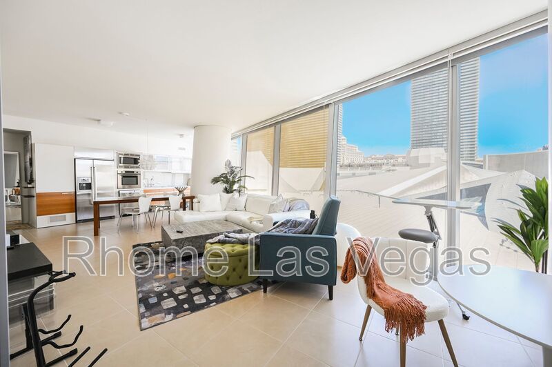Luxury Corner Residence at Veer Towers – Fully Furnished, Turnkey, North Strip Views property image