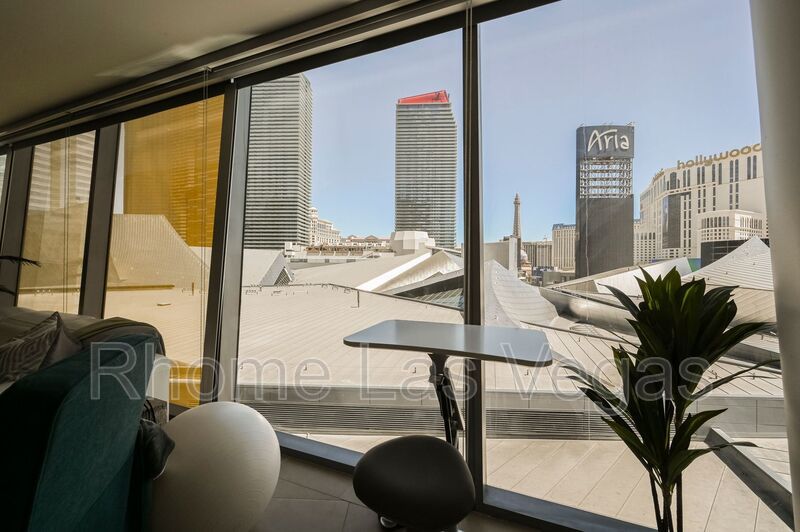 Luxury Corner Residence at Veer Towers – Fully Furnished, Turnkey, North Strip Views property image