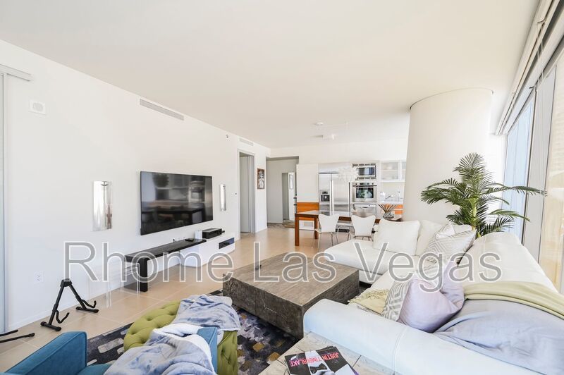 Luxury Corner Residence at Veer Towers – Fully Furnished, Turnkey, North Strip Views property image
