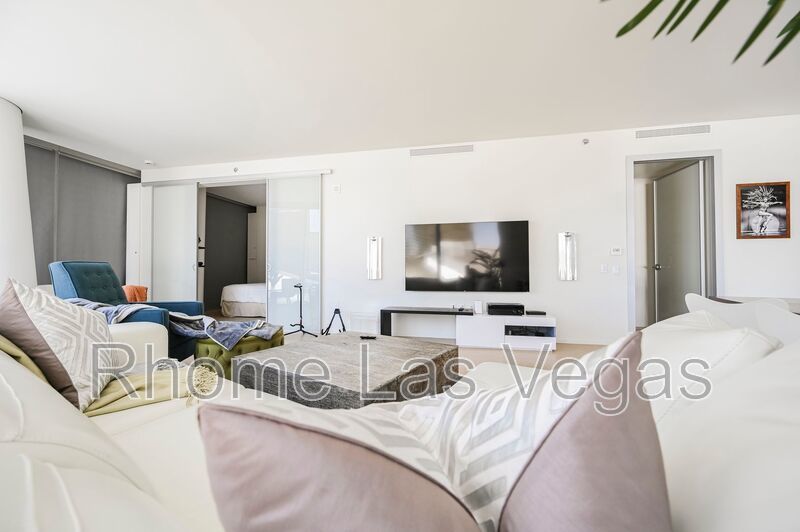 Luxury Corner Residence at Veer Towers – Fully Furnished, Turnkey, North Strip Views property image