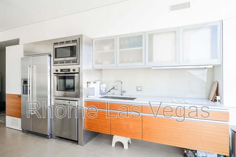 Luxury Corner Residence at Veer Towers – Fully Furnished, Turnkey, North Strip Views property image