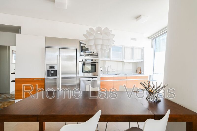 Luxury Corner Residence at Veer Towers – Fully Furnished, Turnkey, North Strip Views property image