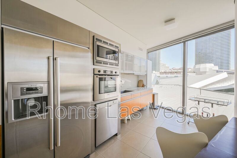 Luxury Corner Residence at Veer Towers – Fully Furnished, Turnkey, North Strip Views property image